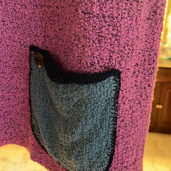 Margaret Winters Sweatrr. can reverse the front side to blue or pink. like new - Picture 2 of 4